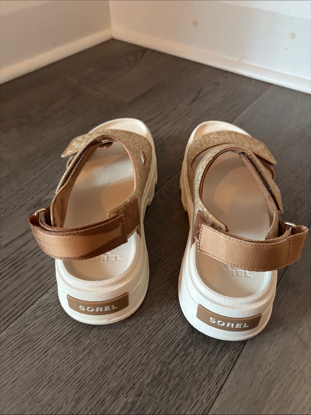 Sorel Women’s Tan and White Speckle Platform Sandals - Picture 4 of 5